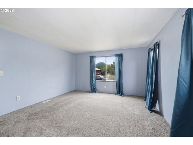 5268 FORSYTHIA Dr, Springfield, OR 97478