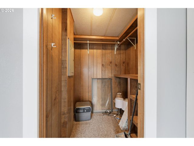 5268 FORSYTHIA Dr, Springfield, OR 97478