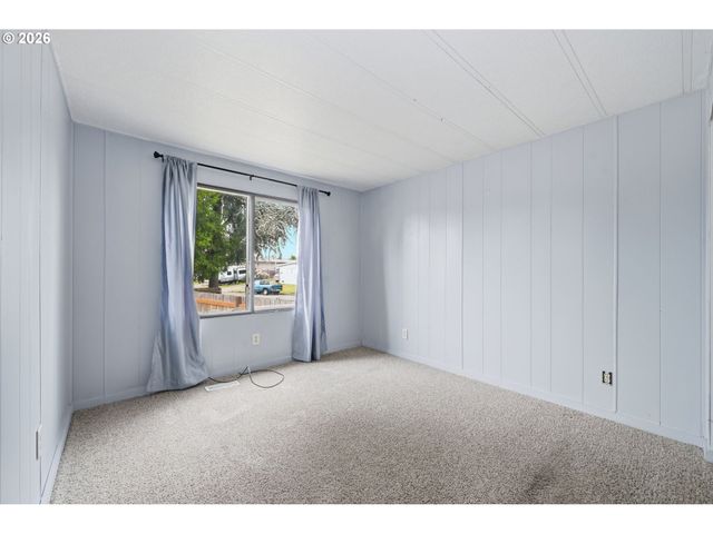 5268 FORSYTHIA Dr, Springfield, OR 97478