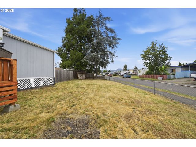 5268 FORSYTHIA Dr, Springfield, OR 97478