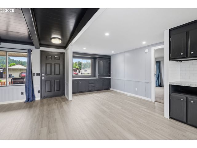 5268 FORSYTHIA Dr, Springfield, OR 97478
