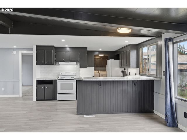 5268 FORSYTHIA Dr, Springfield, OR 97478