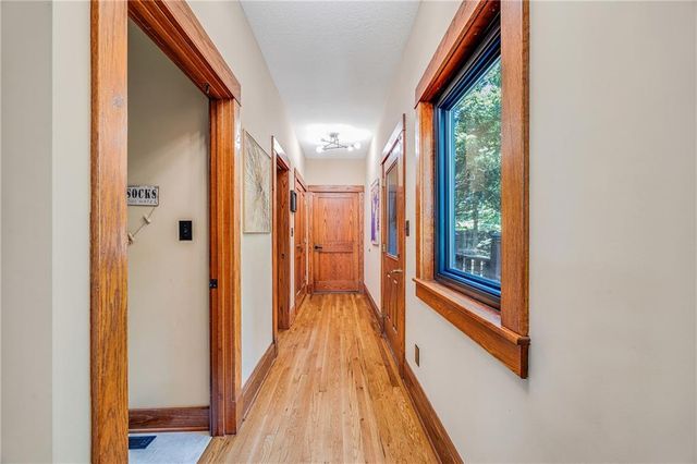 2323 S Crenshaw Road, Independence, MO 64057