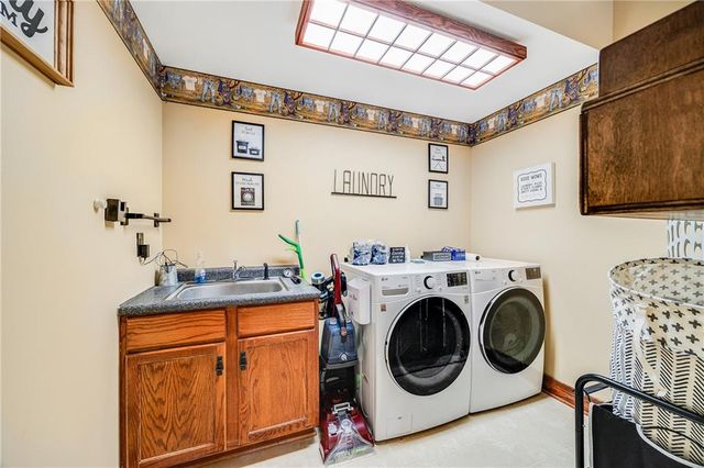 2323 S Crenshaw Road, Independence, MO 64057