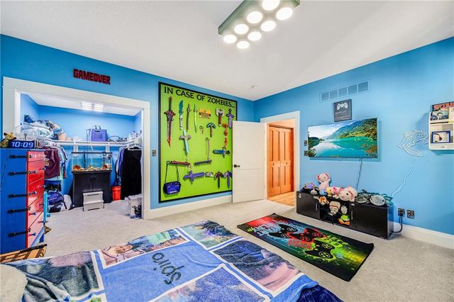 2323 S Crenshaw Road, Independence, MO 64057