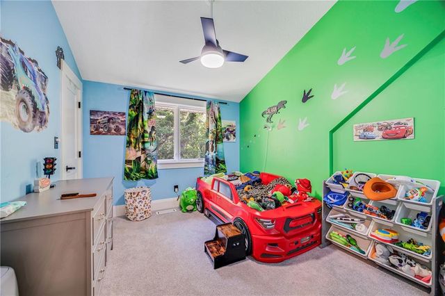 2323 S Crenshaw Road, Independence, MO 64057