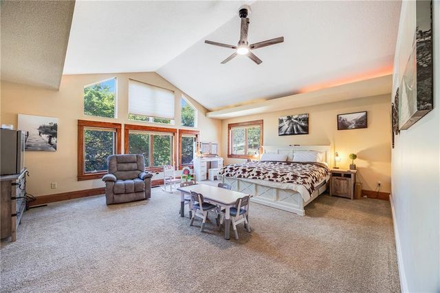 2323 S Crenshaw Road, Independence, MO 64057