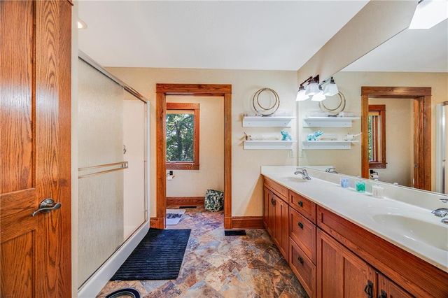 2323 S Crenshaw Road, Independence, MO 64057
