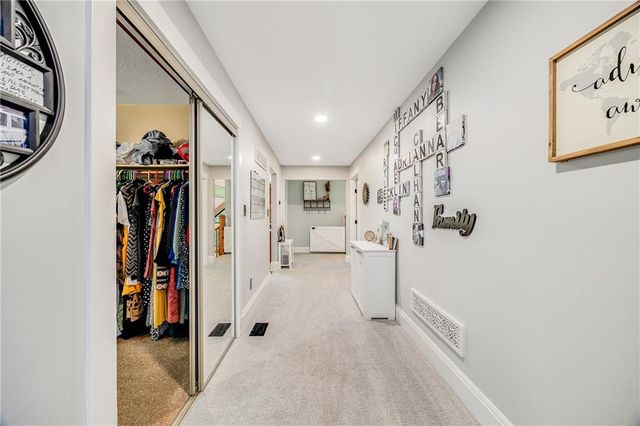 2323 S Crenshaw Road, Independence, MO 64057