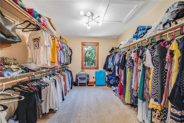 2323 S Crenshaw Road, Independence, MO 64057