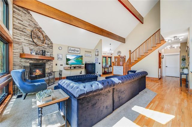 2323 S Crenshaw Road, Independence, MO 64057