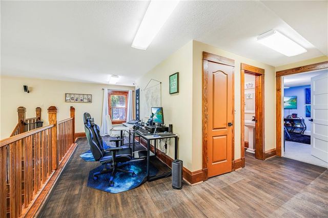 2323 S Crenshaw Road, Independence, MO 64057