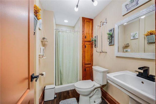2323 S Crenshaw Road, Independence, MO 64057
