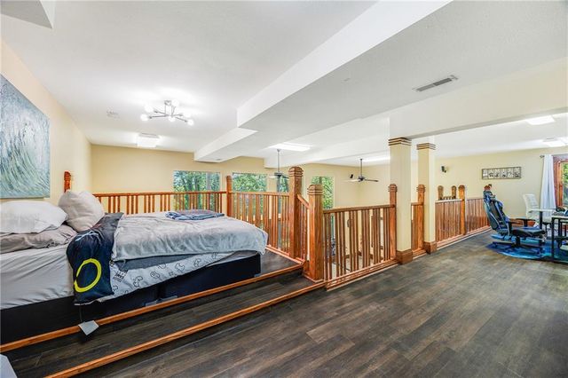 2323 S Crenshaw Road, Independence, MO 64057