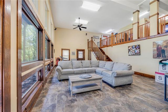 2323 S Crenshaw Road, Independence, MO 64057