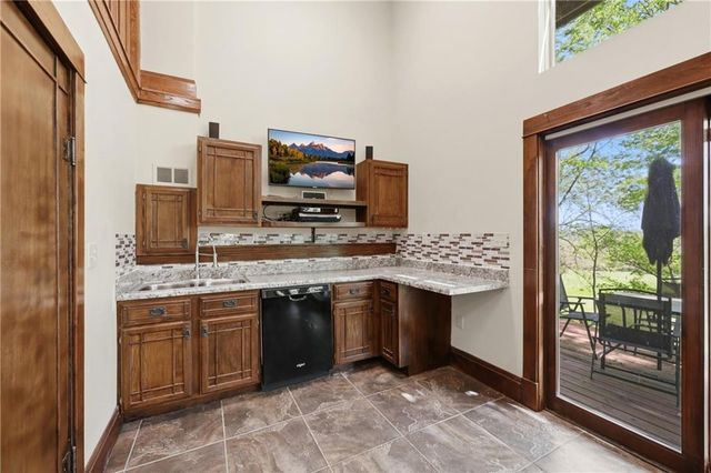 2323 S Crenshaw Road, Independence, MO 64057