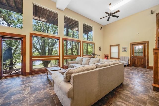 2323 S Crenshaw Road, Independence, MO 64057