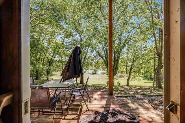 2323 S Crenshaw Road, Independence, MO 64057