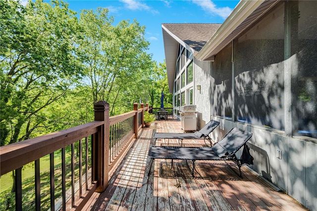 2323 S Crenshaw Road, Independence, MO 64057