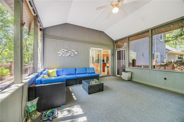 2323 S Crenshaw Road, Independence, MO 64057