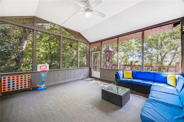 2323 S Crenshaw Road, Independence, MO 64057
