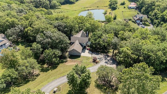 2323 S Crenshaw Road, Independence, MO 64057