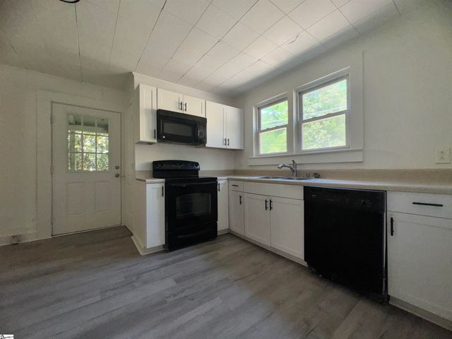 6 Riverside Street, Laurens, SC 29360