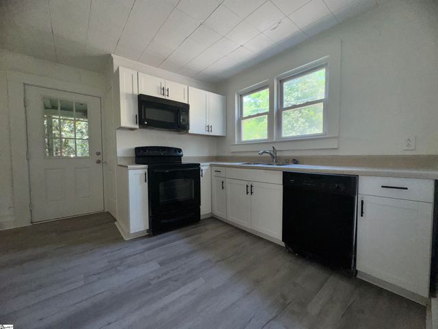 6 Riverside Street, Laurens, SC 29360