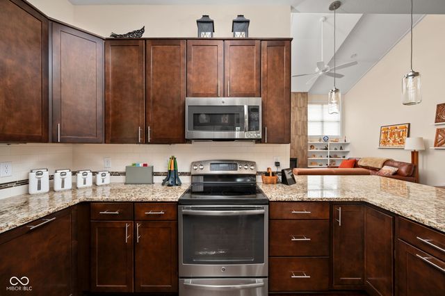 7612 Beekman Terrace, Zionsville, IN 46077