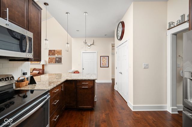7612 Beekman Terrace, Zionsville, IN 46077