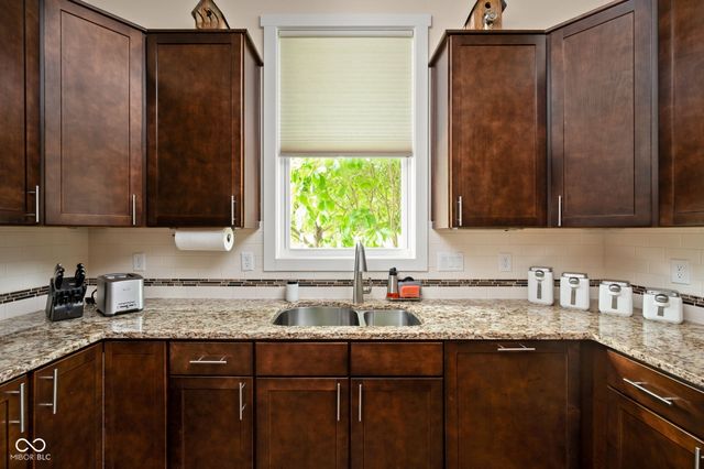 7612 Beekman Terrace, Zionsville, IN 46077