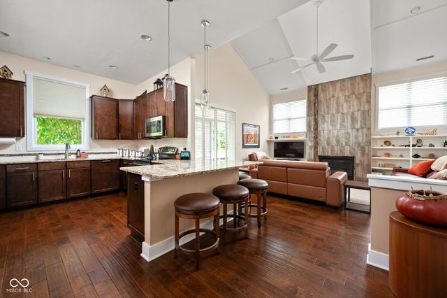 7612 Beekman Terrace, Zionsville, IN 46077