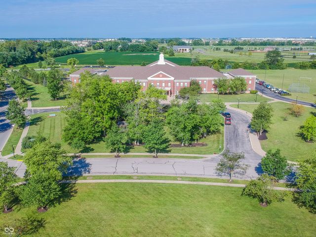 7612 Beekman Terrace, Zionsville, IN 46077