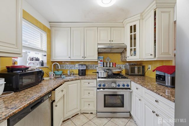 726 Harbortown Boulevard, Perth Amboy, NJ 08861
