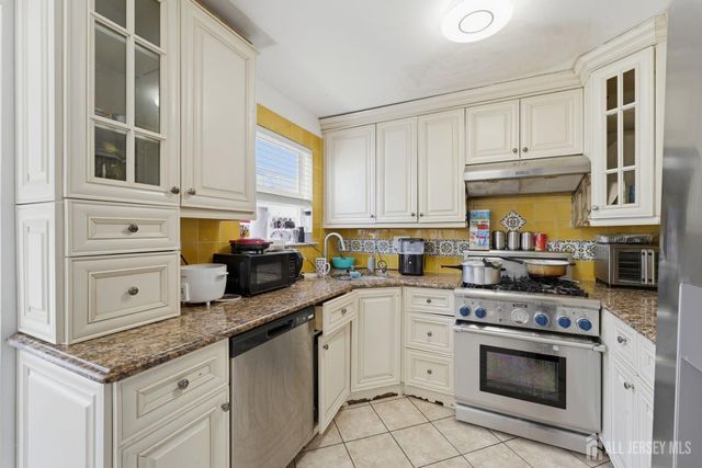 726 Harbortown Boulevard, Perth Amboy, NJ 08861