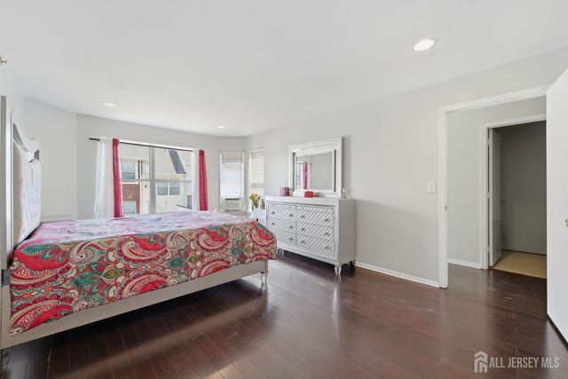 726 Harbortown Boulevard, Perth Amboy, NJ 08861