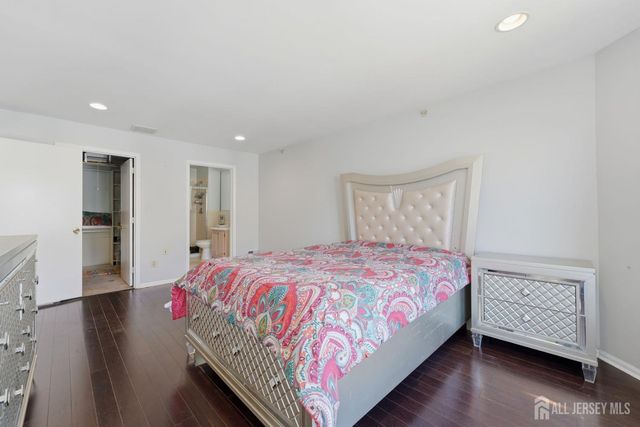 726 Harbortown Boulevard, Perth Amboy, NJ 08861