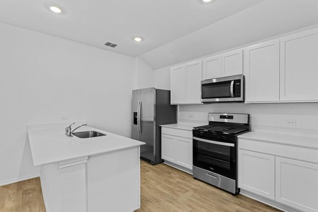 306 Nizao LN, Bastrop, TX 78602