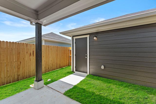 306 Nizao LN, Bastrop, TX 78602