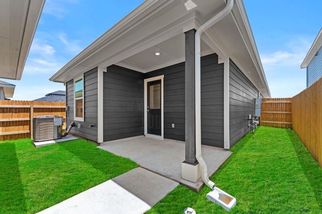 306 Nizao LN, Bastrop, TX 78602