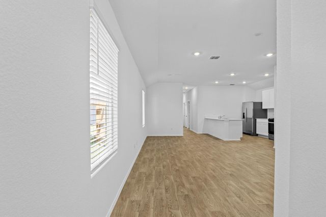 306 Nizao LN, Bastrop, TX 78602