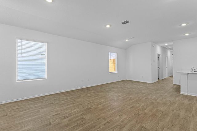 306 Nizao LN, Bastrop, TX 78602