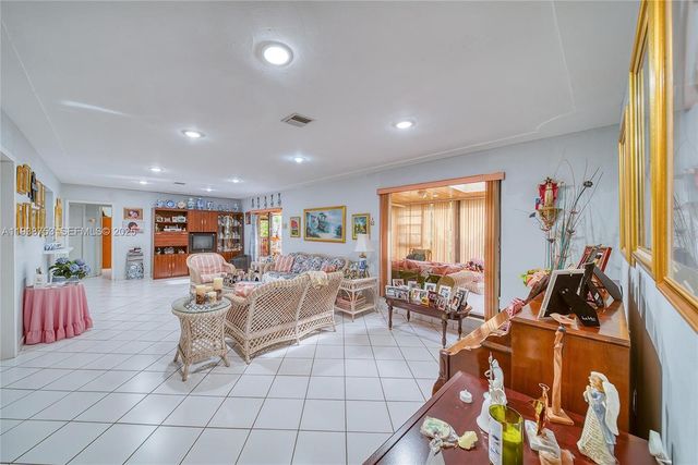 3585 SW 107th Ct, Miami, FL 33165