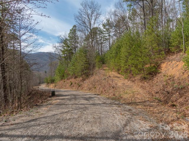 454 Dream Valley Drive, Clyde, NC 28721