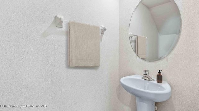 10479 Tucker Road, Weeki Wachee, FL 34613