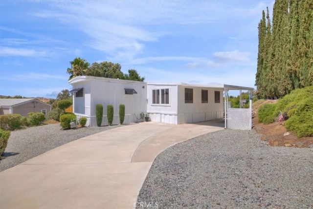 22780 Skylink, Canyon Lake, CA 92587