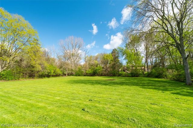 34500 Freedom Road, Farmington Hills, MI 48335