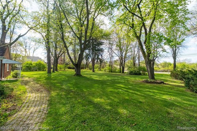 34500 Freedom Road, Farmington Hills, MI 48335