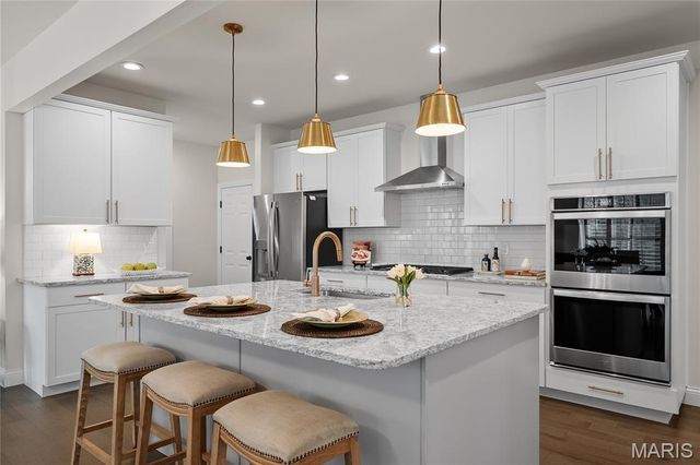 920 Thorn Crown Court, Kirkwood, MO 63122