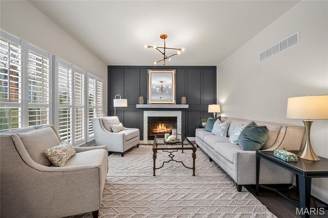 920 Thorn Crown Court, Kirkwood, MO 63122